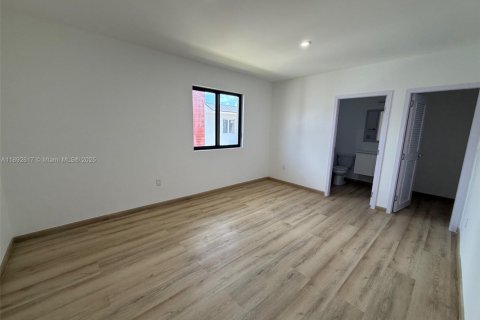 Townhouse in Florida City, Florida 4 bedrooms, 124.02 sq.m. № 1945205 - photo 14