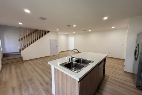 Townhouse in Florida City, Florida 4 bedrooms, 124.02 sq.m. № 1945205 - photo 21