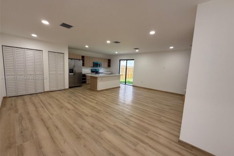 Townhouse in Florida City, Florida 4 bedrooms, 124.02 sq.m. № 1945205 - photo 17
