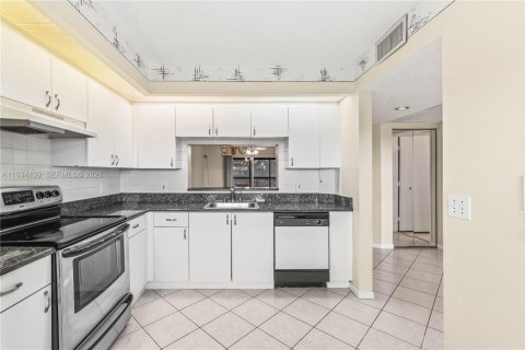 Copropriété à vendre à Pembroke Pines, Floride: 2 chambres, 112.13 m2 № 1992564 - photo 23