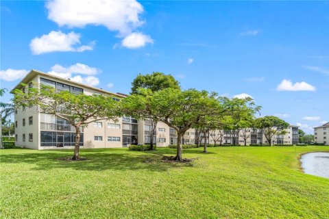 Copropriété à vendre à Pembroke Pines, Floride: 2 chambres, 112.13 m2 № 1992564 - photo 30