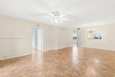 Copropriété à vendre à Pembroke Pines, Floride: 2 chambres, 112.13 m2 № 1992564 - photo 10