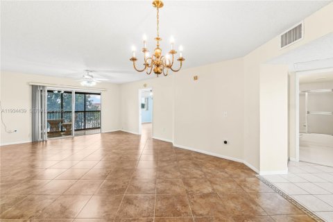 Copropriété à vendre à Pembroke Pines, Floride: 2 chambres, 112.13 m2 № 1992564 - photo 6