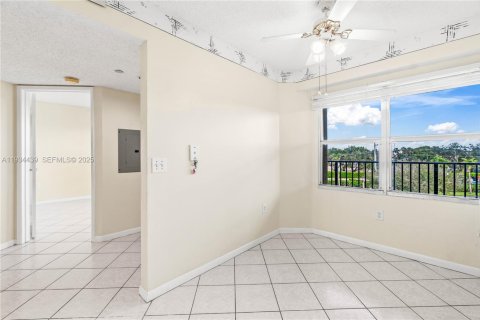 Copropriété à vendre à Pembroke Pines, Floride: 2 chambres, 112.13 m2 № 1992564 - photo 24