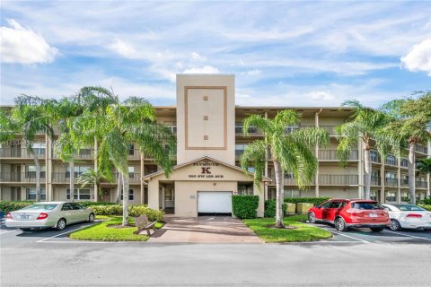 Copropriété à vendre à Pembroke Pines, Floride: 2 chambres, 112.13 m2 № 1992564 - photo 1