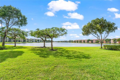 Copropriété à vendre à Pembroke Pines, Floride: 2 chambres, 112.13 m2 № 1992564 - photo 29