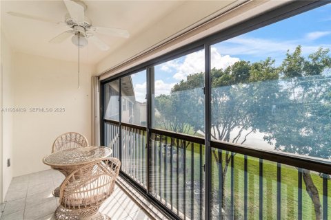 Copropriété à vendre à Pembroke Pines, Floride: 2 chambres, 112.13 m2 № 1992564 - photo 25