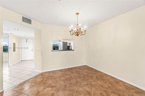 Copropriété à vendre à Pembroke Pines, Floride: 2 chambres, 112.13 m2 № 1992564 - photo 8