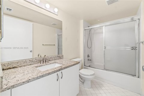 Copropriété à vendre à Pembroke Pines, Floride: 2 chambres, 112.13 m2 № 1992564 - photo 19