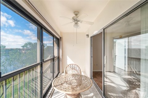 Copropriété à vendre à Pembroke Pines, Floride: 2 chambres, 112.13 m2 № 1992564 - photo 27