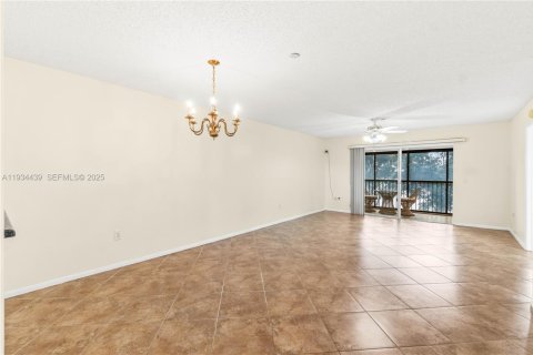 Copropriété à vendre à Pembroke Pines, Floride: 2 chambres, 112.13 m2 № 1992564 - photo 7