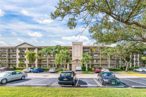 Copropriété à vendre à Pembroke Pines, Floride: 2 chambres, 112.13 m2 № 1992564 - photo 3