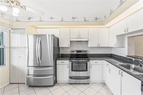 Copropriété à vendre à Pembroke Pines, Floride: 2 chambres, 112.13 m2 № 1992564 - photo 20