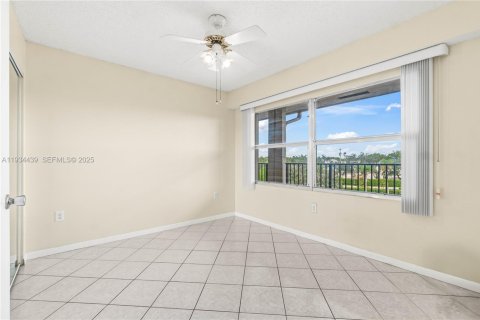 Copropriété à vendre à Pembroke Pines, Floride: 2 chambres, 112.13 m2 № 1992564 - photo 17