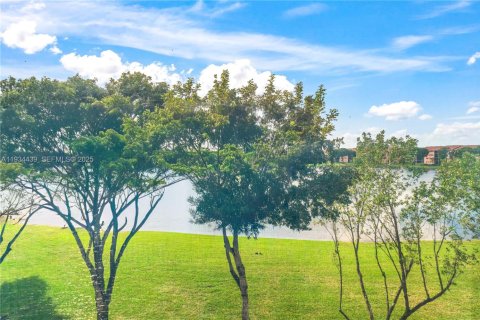 Copropriété à vendre à Pembroke Pines, Floride: 2 chambres, 112.13 m2 № 1992564 - photo 28