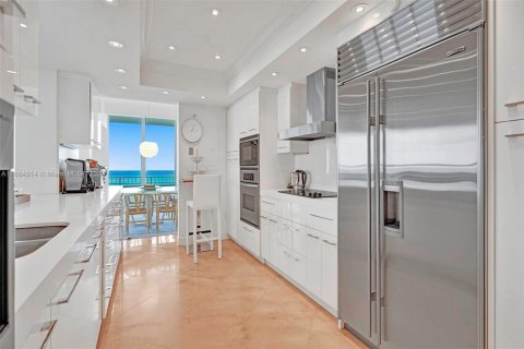 Condo in Bal Harbour, Florida, 3 bedrooms  № 1811226 - photo 17
