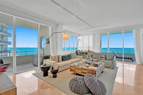 Condo in Bal Harbour, Florida, 3 bedrooms  № 1811226 - photo 1