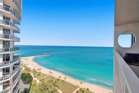 Condo in Bal Harbour, Florida, 3 bedrooms  № 1811226 - photo 29