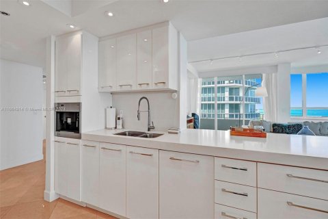 Condo in Bal Harbour, Florida, 3 bedrooms  № 1811226 - photo 21