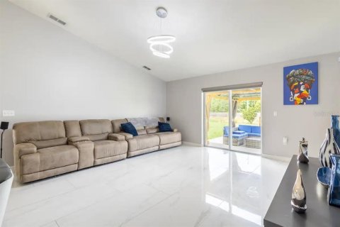 Снять в аренду виллу или дом в Малберри, Флорида 3 спальни, 114.46м2, № 1844291 - фото 2
