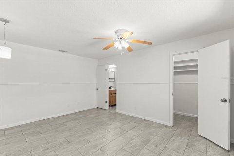 House in Saint Petersburg, Florida 3 bedrooms, 132.11 sq.m. № 2201565 - photo 18