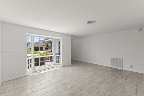 House in Saint Petersburg, Florida 3 bedrooms, 132.11 sq.m. № 2201565 - photo 5