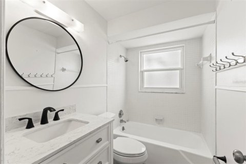 House in Saint Petersburg, Florida 3 bedrooms, 132.11 sq.m. № 2201565 - photo 24