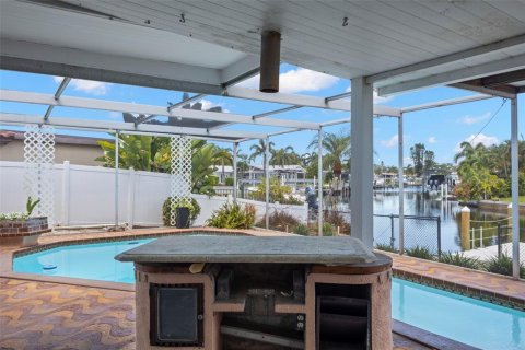 House in Saint Petersburg, Florida 3 bedrooms, 132.11 sq.m. № 2201565 - photo 13