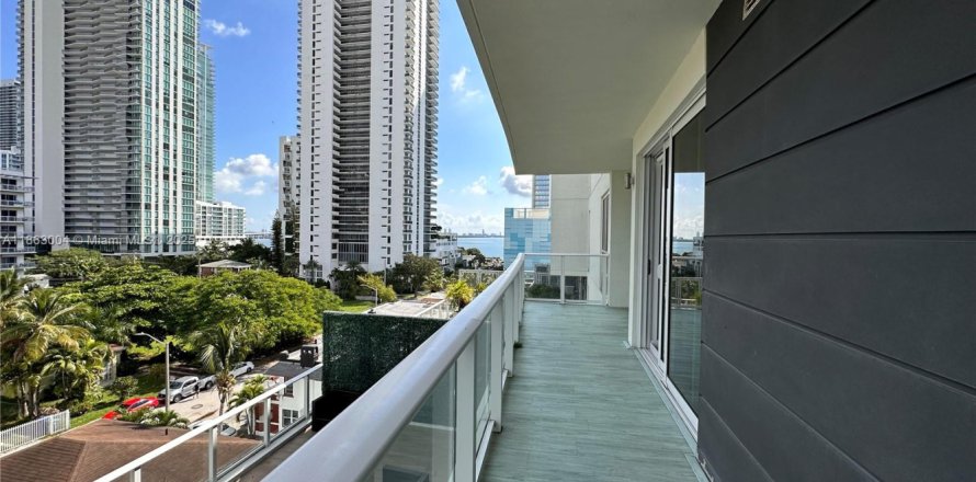 Кондоминиум с 2 спальнями в Майами, Флорида № 2019196