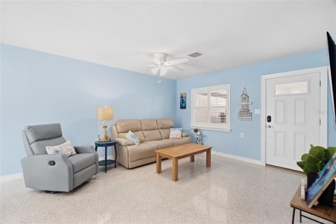 Villa ou maison à vendre à Indian Rocks Beach, Floride: 2 chambres, 73.58 m2 № 2399090 - photo 11