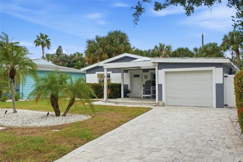 Villa ou maison à Indian Rocks Beach, Floride 2 chambres, 73.58 m2 № 2399090