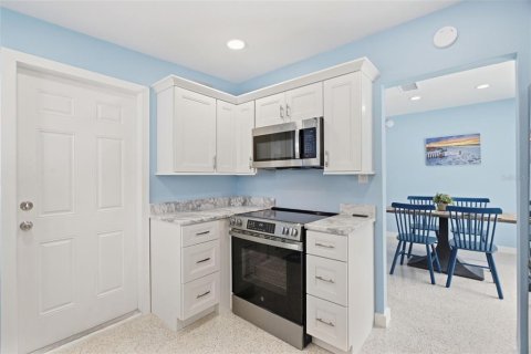 Villa ou maison à vendre à Indian Rocks Beach, Floride: 2 chambres, 73.58 m2 № 2399090 - photo 22