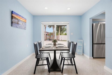 Villa ou maison à vendre à Indian Rocks Beach, Floride: 2 chambres, 73.58 m2 № 2399090 - photo 14