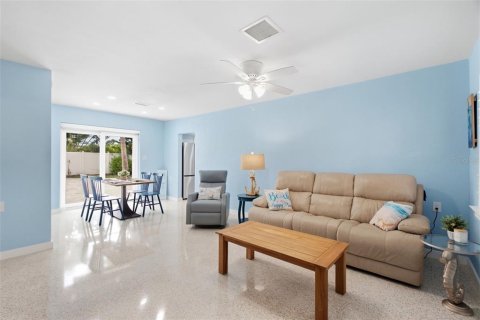 Villa ou maison à vendre à Indian Rocks Beach, Floride: 2 chambres, 73.58 m2 № 2399090 - photo 12