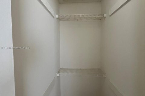 Снять в аренду квартиру в Майами, Флорида 1 спальня, 44.59м2, № 1970839 - фото 5