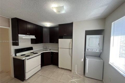 Снять в аренду квартиру в Майами, Флорида 1 спальня, 44.59м2, № 1970839 - фото 3