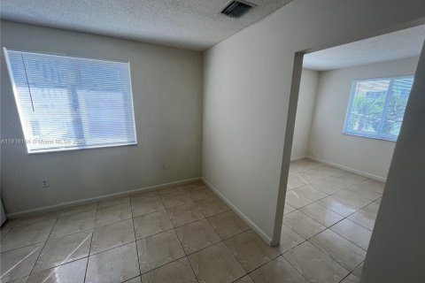 Снять в аренду квартиру в Майами, Флорида 1 спальня, 44.59м2, № 1970839 - фото 7