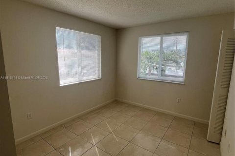 Снять в аренду квартиру в Майами, Флорида 1 спальня, 44.59м2, № 1970839 - фото 6