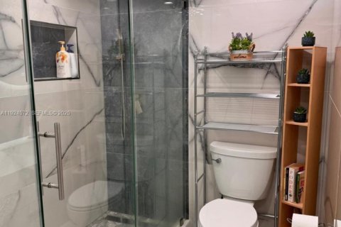 Снять в аренду кондоминиум в Холливуд, Флорида 2 спальни, 111.67м2, № 1984604 - фото 25