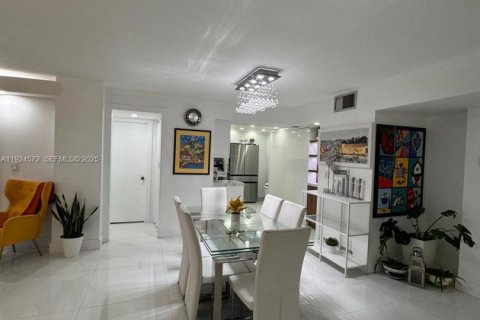 Снять в аренду кондоминиум в Холливуд, Флорида 2 спальни, 111.67м2, № 1984604 - фото 10