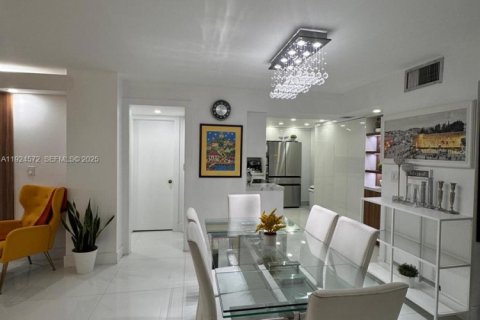 Снять в аренду кондоминиум в Холливуд, Флорида 2 спальни, 111.67м2, № 1984604 - фото 12