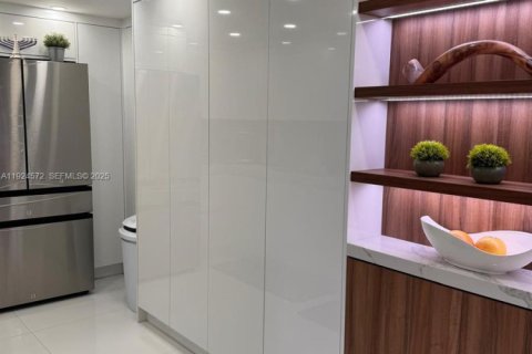 Снять в аренду кондоминиум в Холливуд, Флорида 2 спальни, 111.67м2, № 1984604 - фото 6