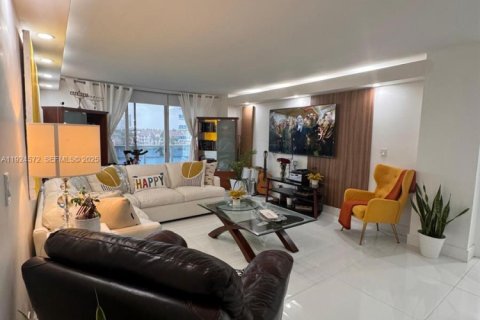 Снять в аренду кондоминиум в Холливуд, Флорида 2 спальни, 111.67м2, № 1984604 - фото 14