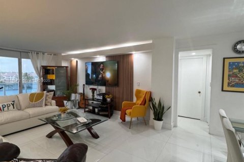 Снять в аренду кондоминиум в Холливуд, Флорида 2 спальни, 111.67м2, № 1984604 - фото 13