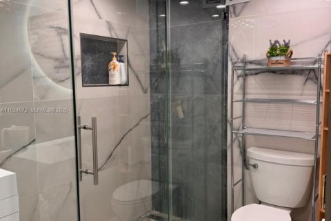 Снять в аренду кондоминиум в Холливуд, Флорида 2 спальни, 111.67м2, № 1984604 - фото 26