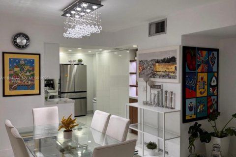 Снять в аренду кондоминиум в Холливуд, Флорида 2 спальни, 111.67м2, № 1984604 - фото 9