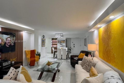 Снять в аренду кондоминиум в Холливуд, Флорида 2 спальни, 111.67м2, № 1984604 - фото 17