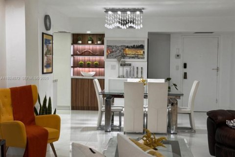 Снять в аренду кондоминиум в Холливуд, Флорида 2 спальни, 111.67м2, № 1984604 - фото 21