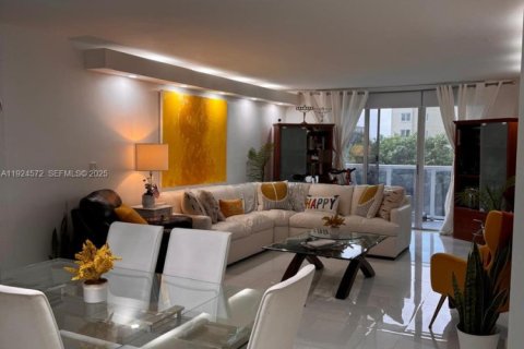 Снять в аренду кондоминиум в Холливуд, Флорида 2 спальни, 111.67м2, № 1984604 - фото 7