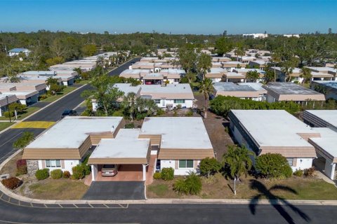 Villa ou maison à vendre à Sarasota, Floride: 2 chambres, 104.05 m2 № 2145360 - photo 3
